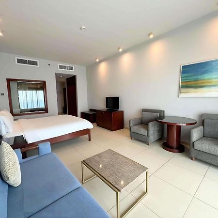 Radisson Blu Resort, Fujairah Ngoại thất bức ảnh A room at the hotel