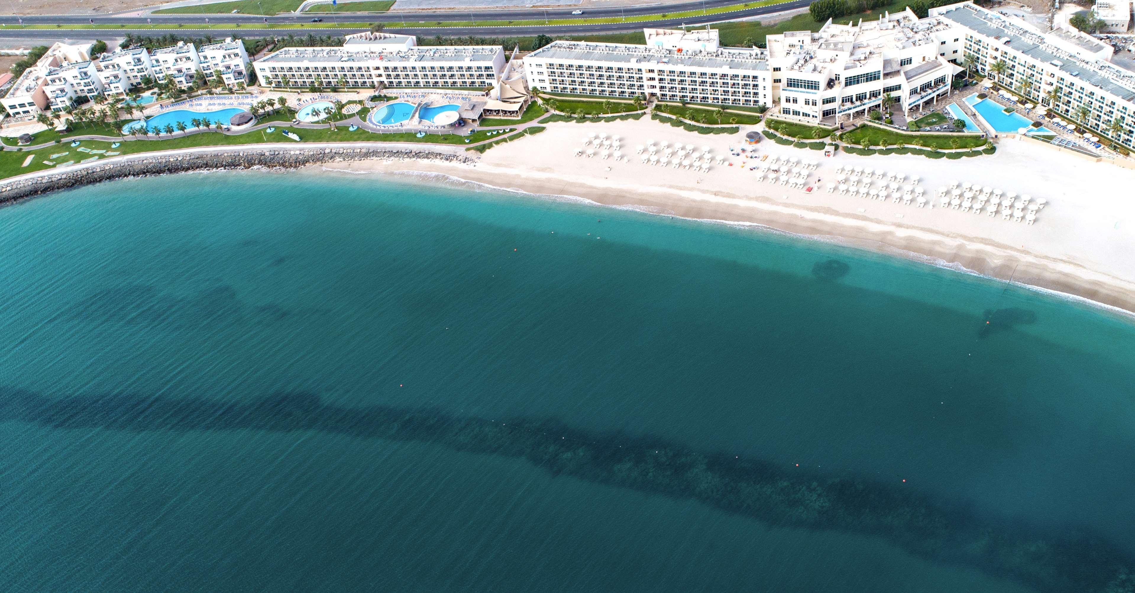 Radisson Blu Resort, Fujairah Ngoại thất bức ảnh Aerial view of the hotel