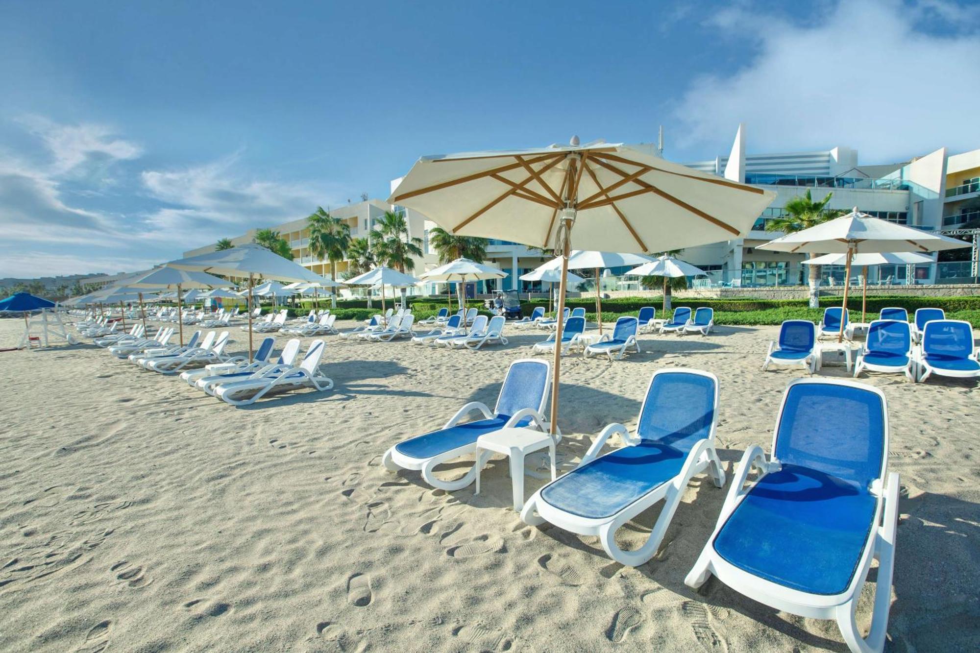 Radisson Blu Resort, Fujairah Ngoại thất bức ảnh Beach at the Grand Hotel