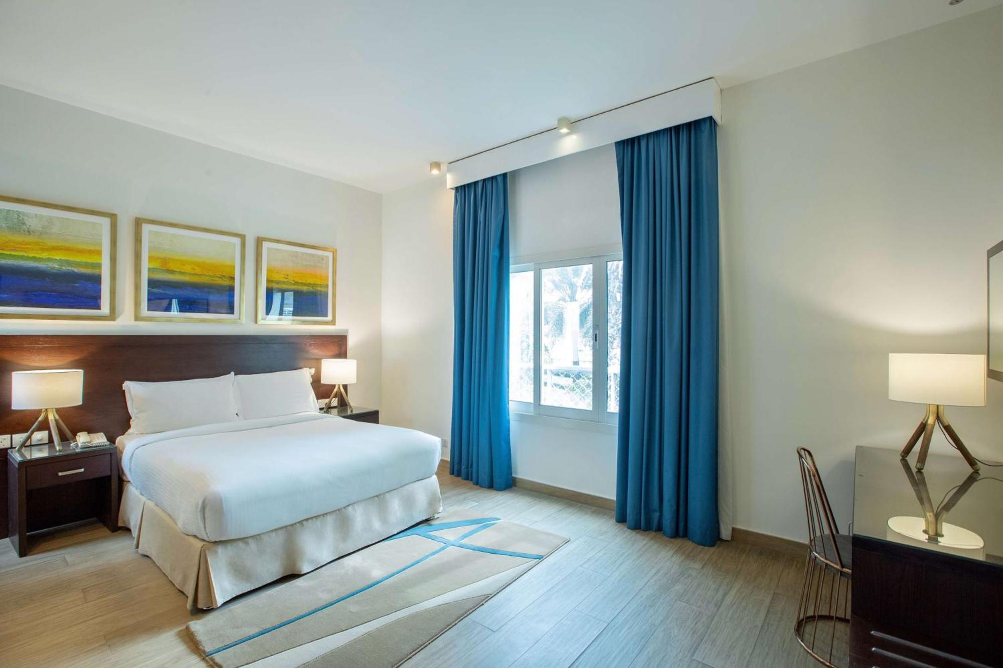 Radisson Blu Resort, Fujairah Ngoại thất bức ảnh A bedroom at the hotel