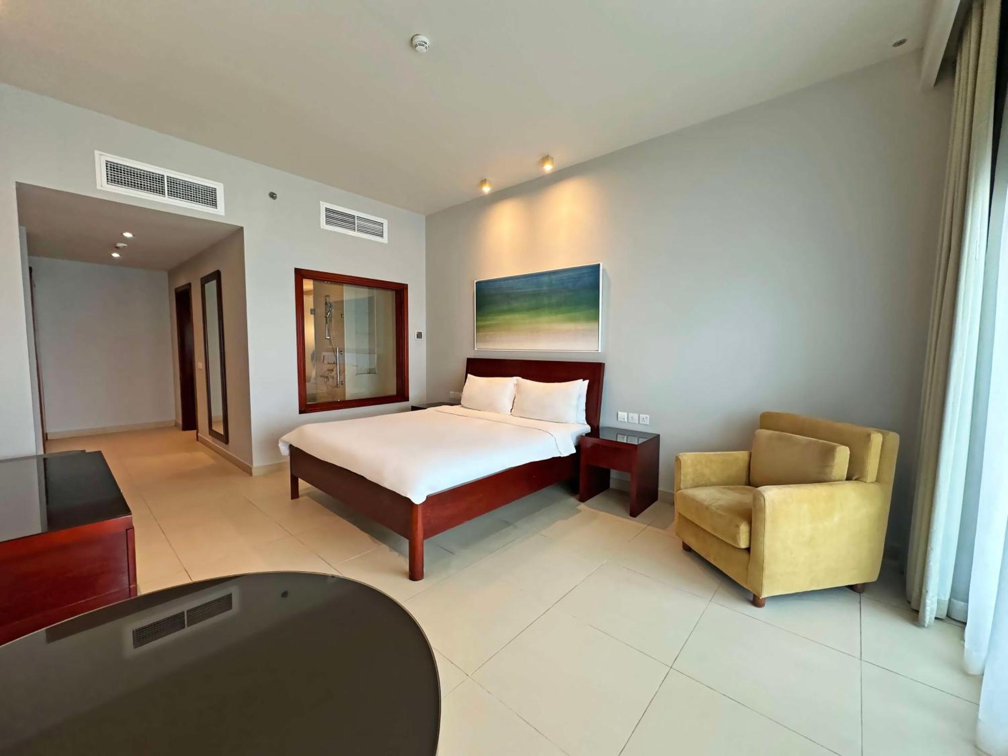 Radisson Blu Resort, Fujairah Ngoại thất bức ảnh A bedroom at the hotel
