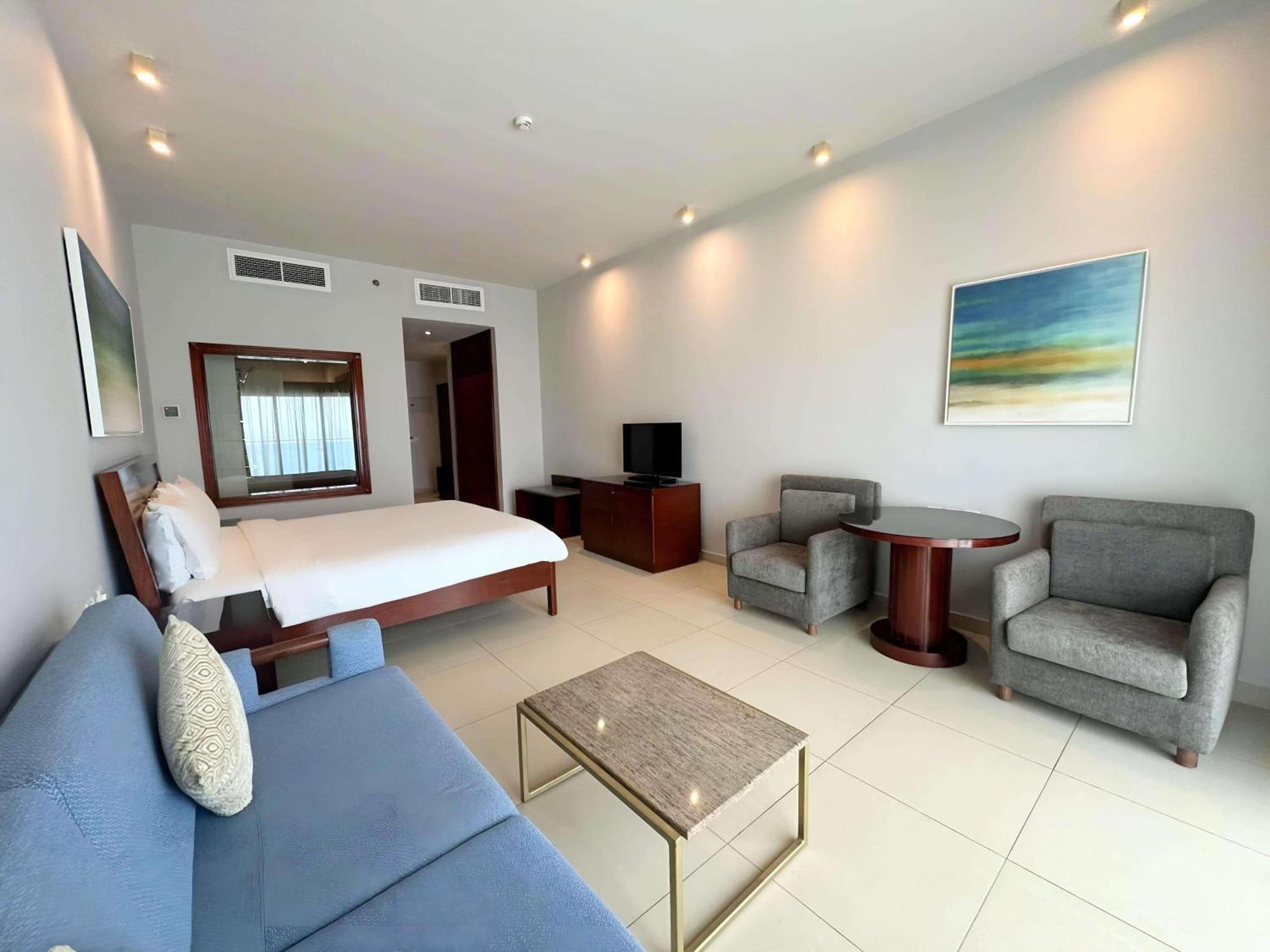Radisson Blu Resort, Fujairah Ngoại thất bức ảnh A room at the hotel