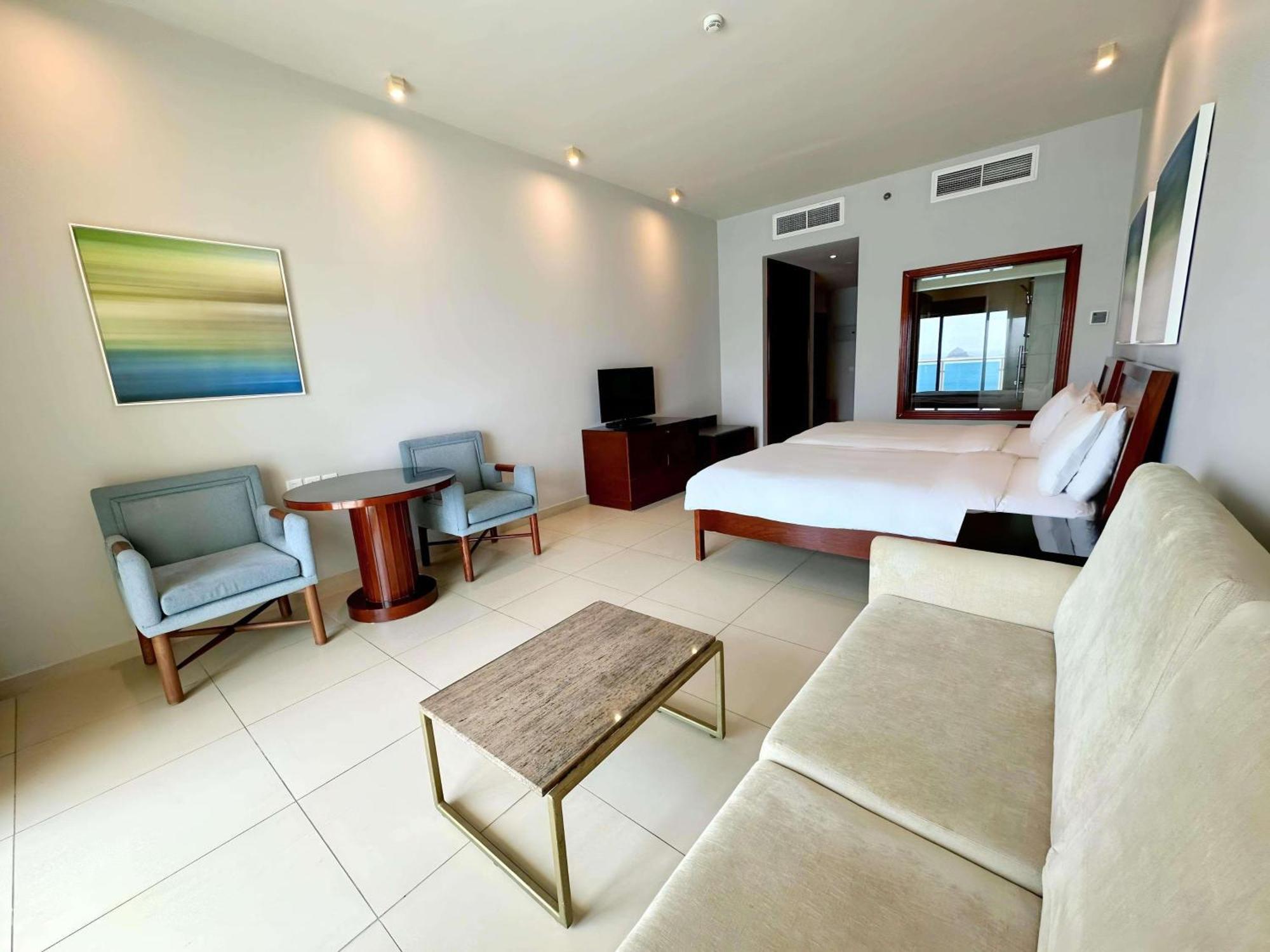 Radisson Blu Resort, Fujairah Ngoại thất bức ảnh A room at the hotel