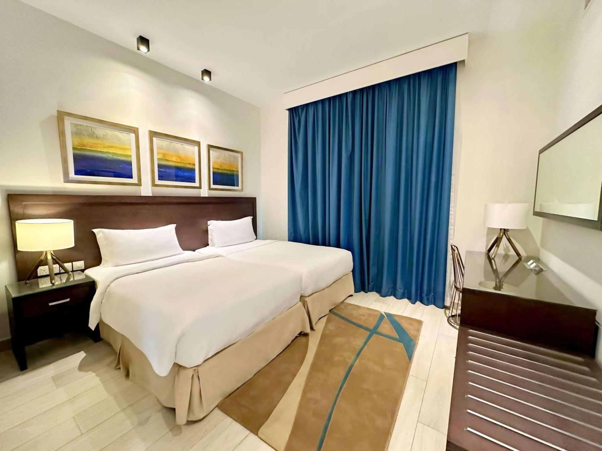 Radisson Blu Resort, Fujairah Ngoại thất bức ảnh A bedroom at the hotel